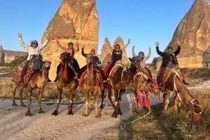 Kapadocja Przejażdżka na wielbłądzie wśród bajkowych kominów