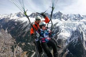 Шамони: полет на параплане над долиной