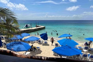 Cozumel: Passe de um dia com tudo incluído no clube de praia com bar aberto