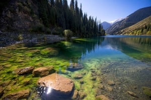 Von Almaty aus: Kaindy, Kolsay See und Black Canyon UAZ Tour