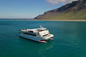 Lanzarote: Veerboot naar La Graciosa met Wi-Fi (gratis parkeren)