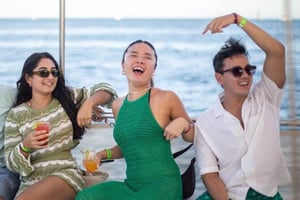 Los Cabos: Cabos Cabos: Auringonlaskun juhlaristeily avoimella baarilla