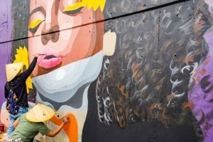 Medellin: Comuna 13 Graffiti Tour, gatumat och linbana