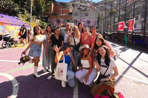 Medellín: Comuna 13 lokalhistorisk tur med graffiti og snacks