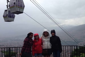 メデジンガイド付きツアーと車での送迎