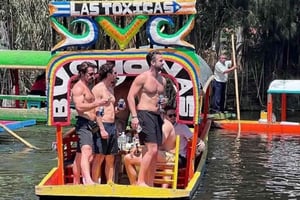 Mexico City: Expert-Guided Boat Tour with Lunch and Drinks