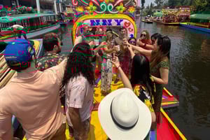 Cidade do México: Passeio de barco em Xochimilco com guacamole e bebidas premium