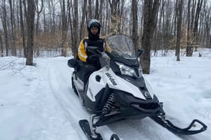 Montreal: Guidet tur i den canadiske skov med snescooter