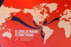 パナマ シティ：歴史地区と運河ツアー (送迎付き)