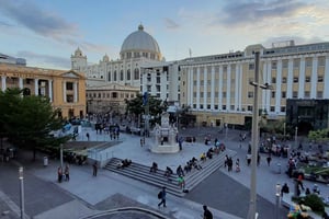 San Salvador: Tur i det historiske senteret