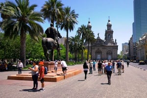 Santiago: Private Guided Walking Tour of the City Center