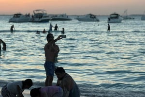 Sunset Sailing to Isla Mujeres with Cancún Transfer