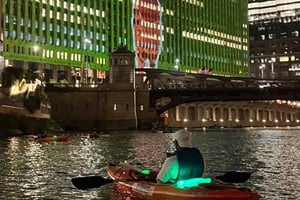 シカゴ：シカゴ川でのムーンライトパドルツアー