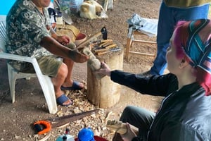 Isola di Pasqua: Dimostrazione di come scolpire una statua Moai