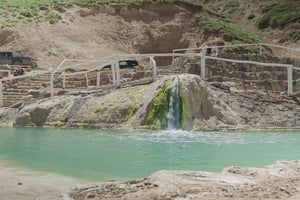 Desde Santiago: Termas de Colina Sunset con barbacoa y vino