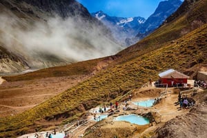 Santiago : Excursion à l'Embalse El Yeso et aux sources chaudes de Colina