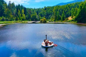 Tur i selvkjørende elektrisk badestampbåt midt i naturen!