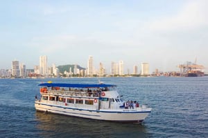 2 for 1-ture i Cartagena: Premium solnedgangstur med båd og fest i festbus