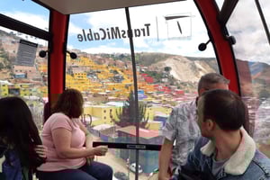 Bogotá : téléphérique vers le plus grand bidonville de Bogotá, El Paraiso