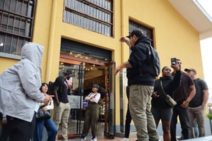 Bogotá: Aito kolumbialainen kävelykierros + paikallisia välipaloja