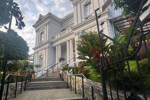 Cafés, Straßen & Geschichten: Fotografiere die urbane Seele von Medellín