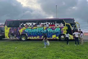 Cartagena à noite: Chiva Rumbera e discoteca