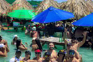 Cartagena: Cholón & Ibizza, fest og privat strand