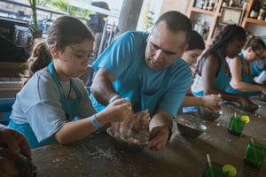 Carthagène : cours de pâtisserie colombienne avec une tasse de café