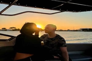 Cartagena: Solnedgang i båt i bukten med musikk og brennevin