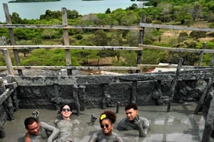 Dia inteiro em Cartagena: experiência no vulcão de lama e destaques da cidade