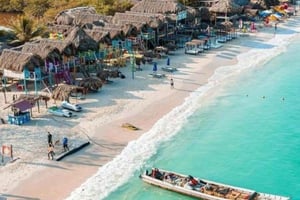 Cartagena: Serene crossing: quiet beach + plankton