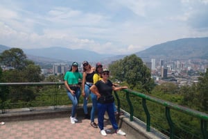 シティツアー,コムーナ13,メトロケーブル,ボテロ,プエブリトパイサ.プライベート