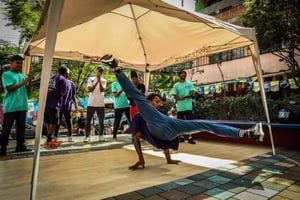 Medellín: Graffiti w dzielnicy Comuna 13 z przekąskami w cenie
