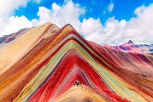 Cusco: Päiväretki seitsemänväriseen vuoreen ja Valle Rojo -laaksoon, kaikki sisältyy hintaan