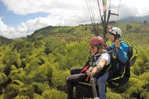 カラルカでのパラグライダー日帰りツアー