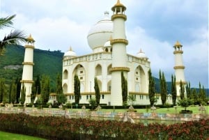 Von Bogotá aus: Jaime Duque Park und Salzkathedrale mit Mittagessen