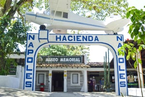 Von Medellín aus: Tagestour zum Themenpark Hacienda Nápoles