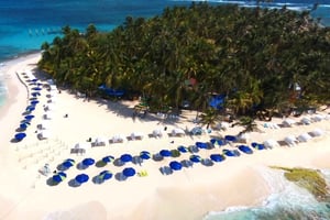 サン・アンドレス島ジョニー・ケイ島への終日ツアーをご案内いたします。