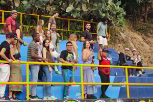 Graffitikierros Comuna 13:ssa ja köysirata (paikallisten oppaiden opastuksella)