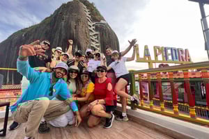 Medellin: Guatapé-tur med Penol-klippan, biljett och båtresa