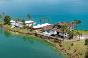 Guided tour of La Manuela Park: Pablo Escobar's former property