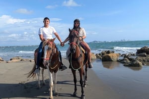 Ratsastusta Cartagenassa Karibianmeren rannalla