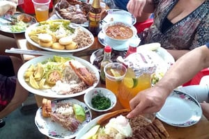 Medellín: tour gastronomico di 4 ore con guida locale