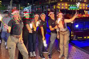 Medellín: tour della città delle luci di Natale in un veicolo a tema