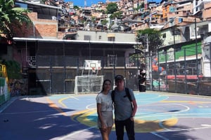 Medellín: Comuna 13 -graffitikierros köysiradalla
