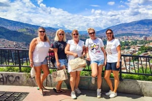 Medellín: Comuna 13 ja Graffiti-kävelykierros välipalojen kera.