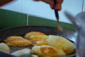 Medellín: Empanada-madlavningskursus med en lokal kok i Comuna 13