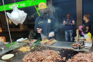 Medellin: tour gastronomico e tour dei tetti del Poblado con un locale