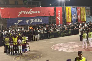 Medellin: piłka nożna, turniej VIP, empanadas