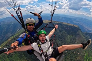 Parapente no Chicamocha Canyon, San Gil
